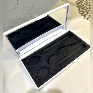 Lashify Case in White